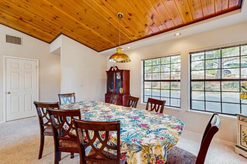 Point View Retreat — Groveland