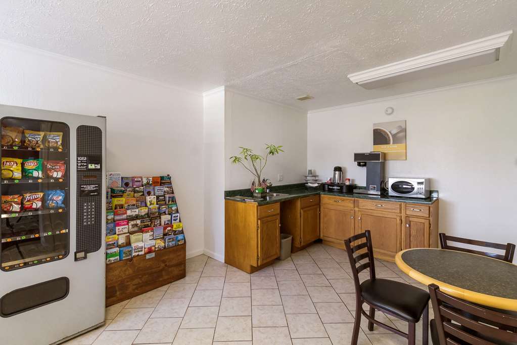 Motel 6 Rossford OH - photo 23