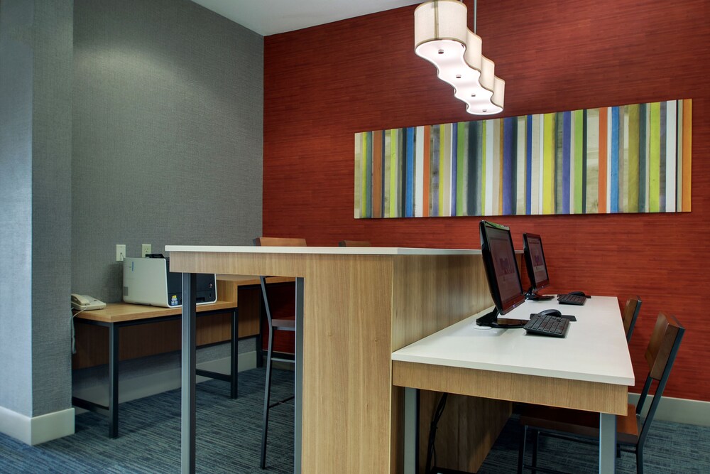 Holiday Inn Express Hotel & Suites Vernon College Area by IHG - photo 40
