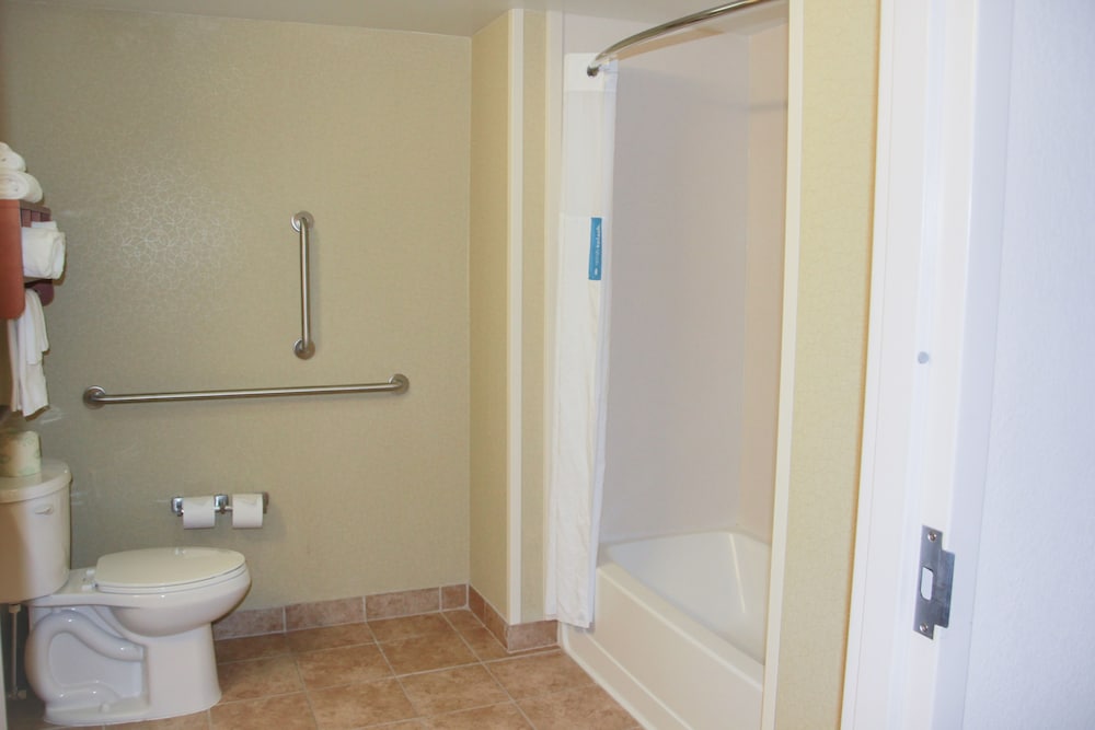 Hampton Inn & Suites Radcliff Fort Knox - photo 16