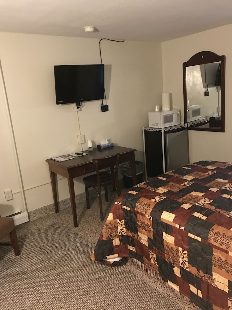 The Evergreen Motel - photo 27