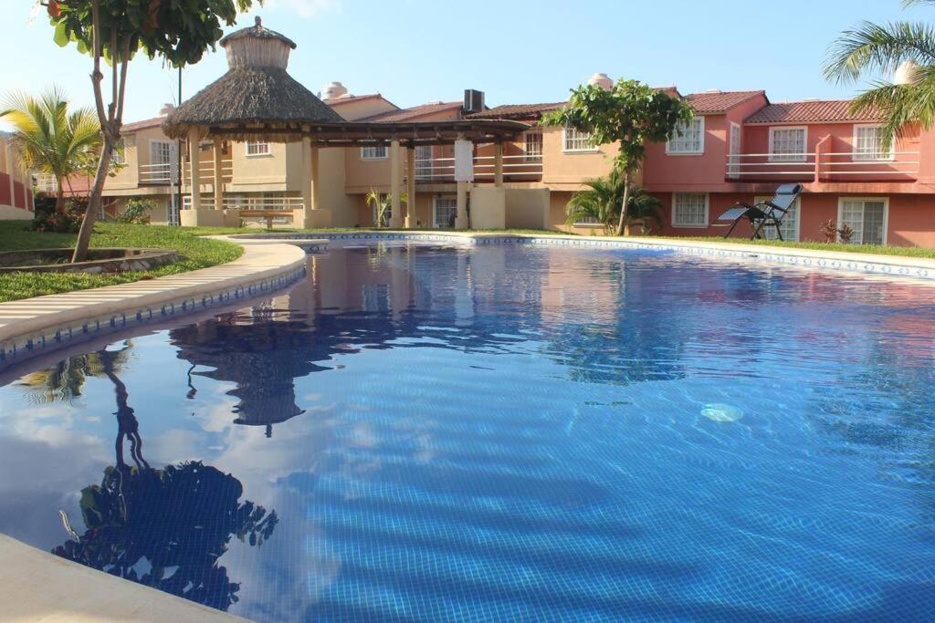 Luxury Home Ixtapa Balcony Pool BBQ AA WIFI 250mbs — 4-Star Luxury Hotel in Ixtapa, Mexico