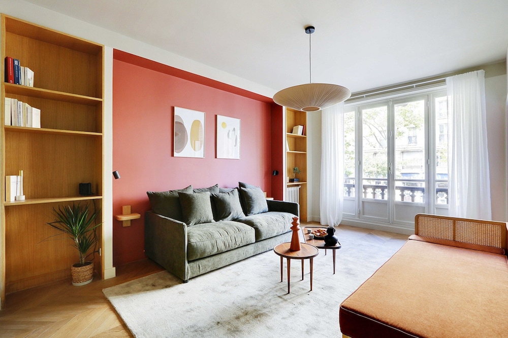 Classy Appartement Montmartre — 4-Star Luxury Hotel in Paris, France