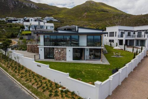 The View Apartment with magnificent sea view — 4-Star Luxury Hotel in Hermanus, South Africa