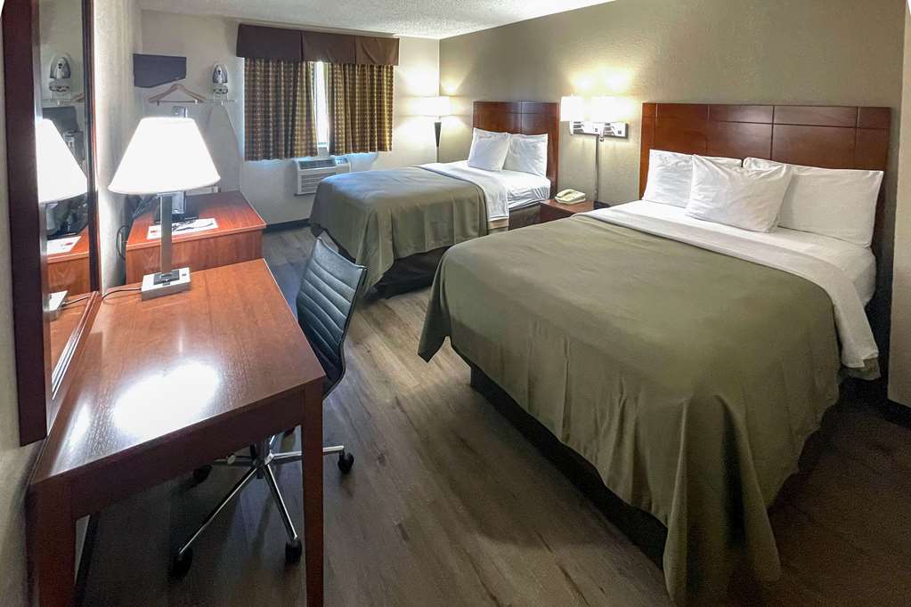 Econo Lodge Cartersville Emerson Lake Point - photo 12