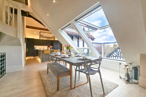 Exclusive 3 Bedroom Penthouse 2 Bath & Mezzanine — 4-Star Luxury Hotel in Harrogate, United Kingdom
