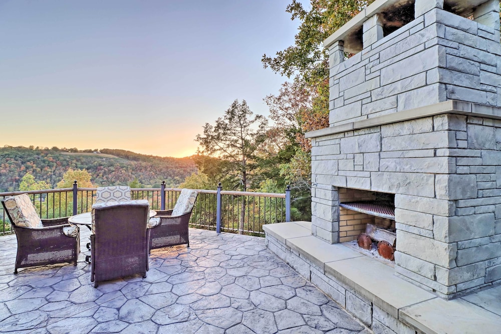Mountain View Hideaway W Outdoor Fireplace — Mountain View