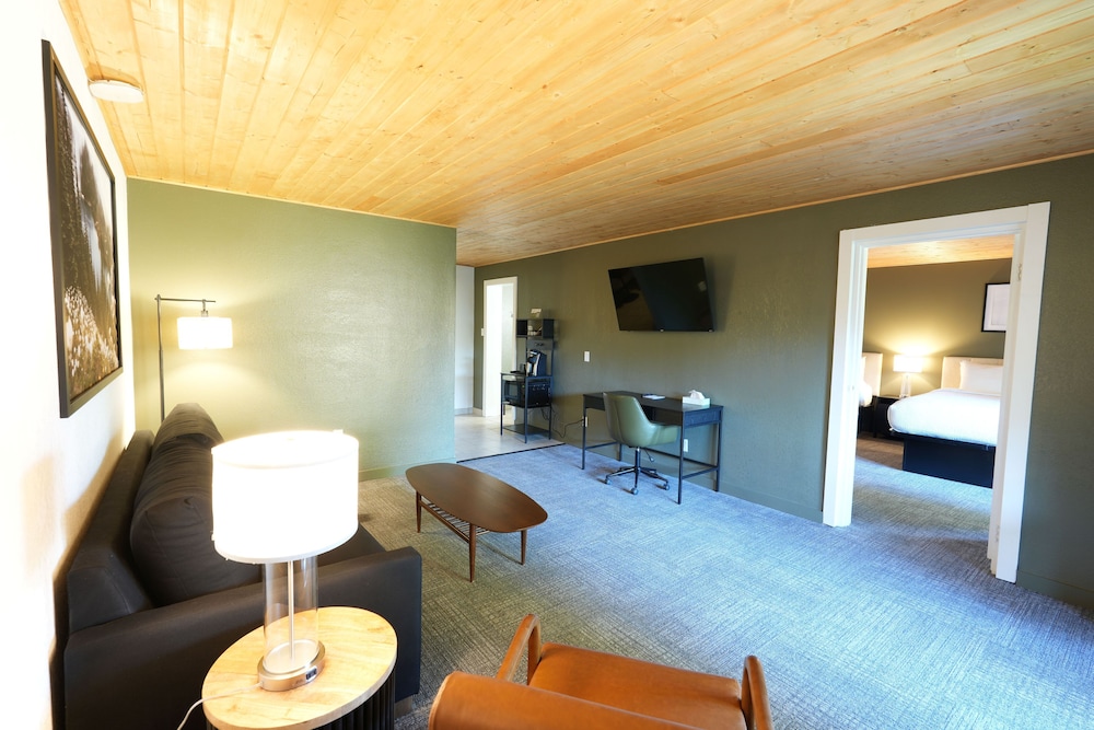 Tremont Lodge & Resort - photo 176