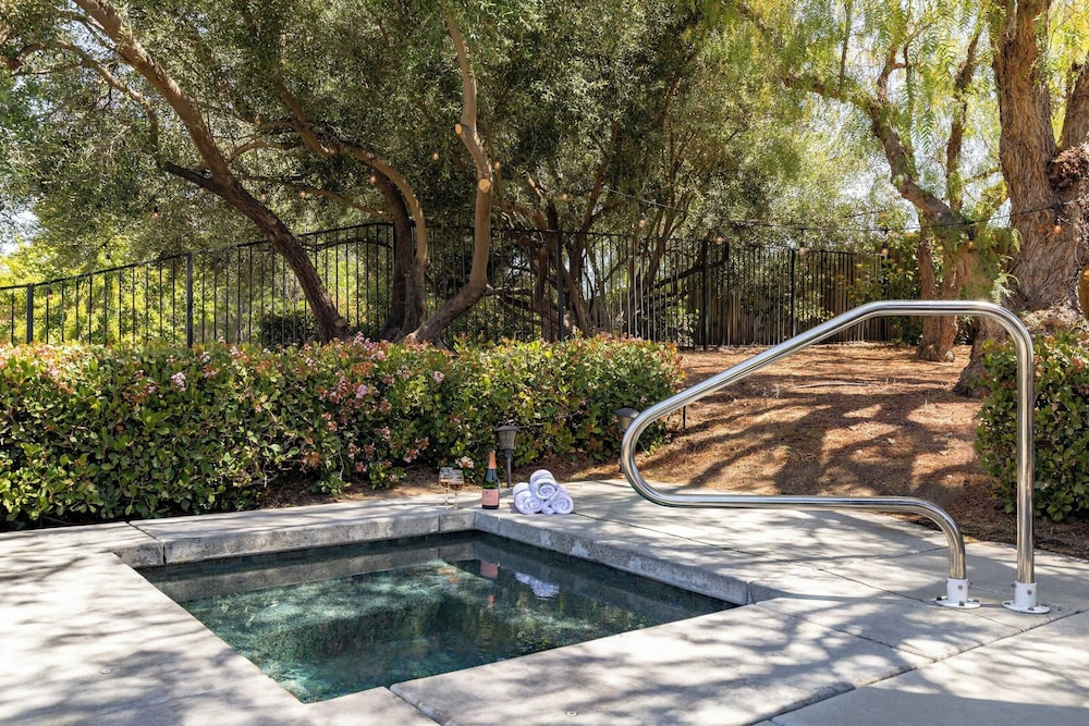Sleeps 20 Vineyard Estate w Resort Pool Spa Game Room Wilson Creek Manor by AvantStay - photo 46