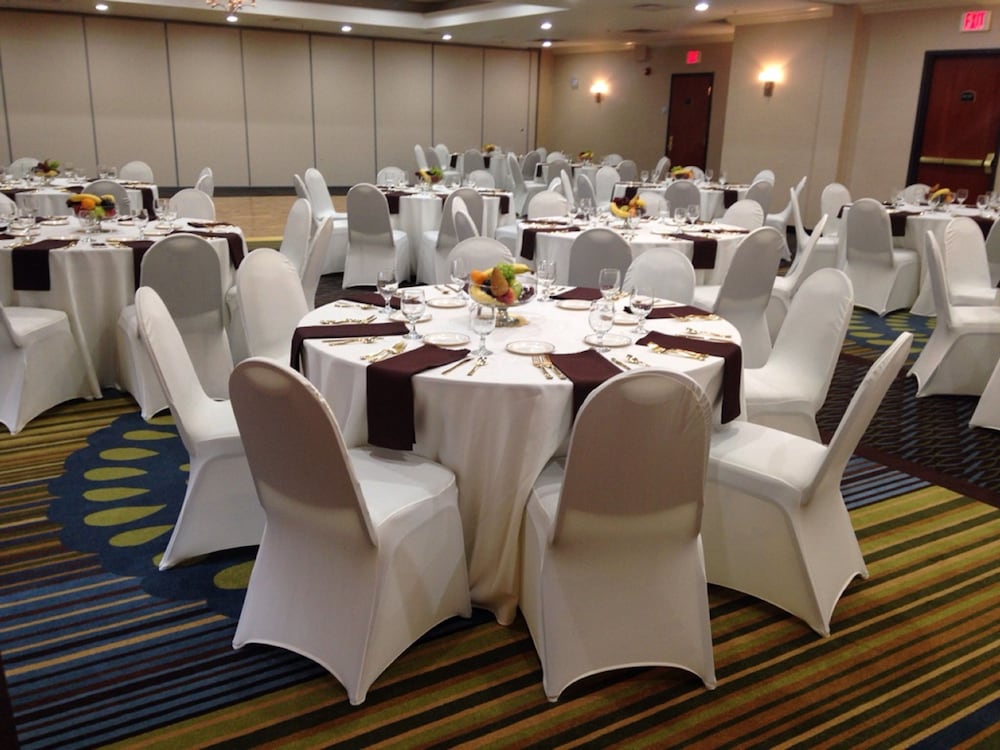 Holiday Inn Express Hotel & Suites Belleville by IHG - photo 57