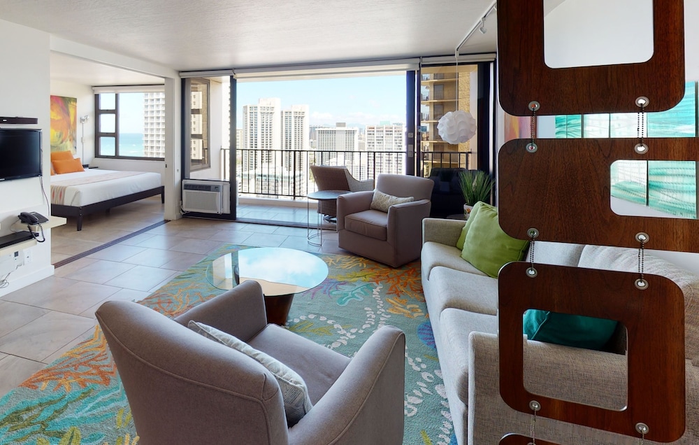 Artsy 32nd Floor Condo with Modern Furnishings & Gorgeous Ocean Views by Koko Resort Vacation Rentals - photo 15