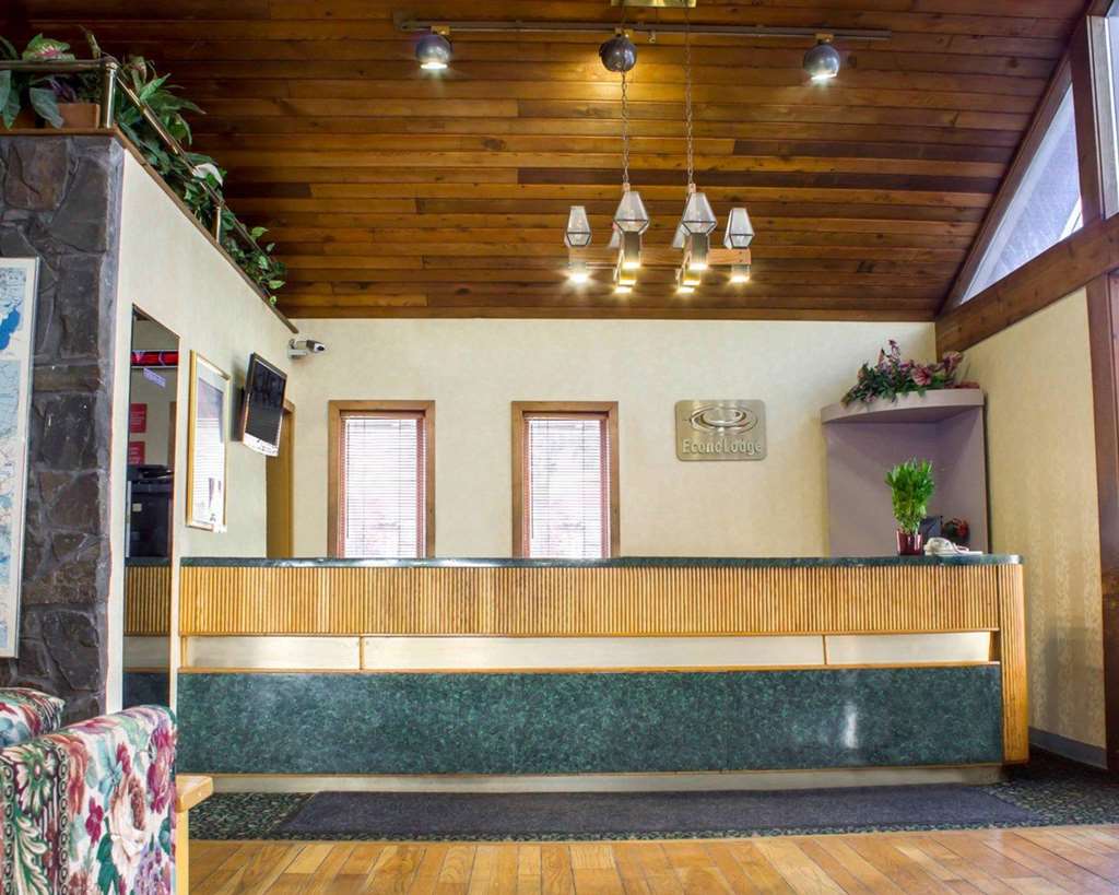 Econo Lodge Inn & Suites Colonie Center Mall - photo 5