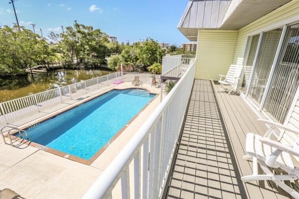 106 Tropical Shores Manor Fort Myers Beach in Fort Myers Beach, United States