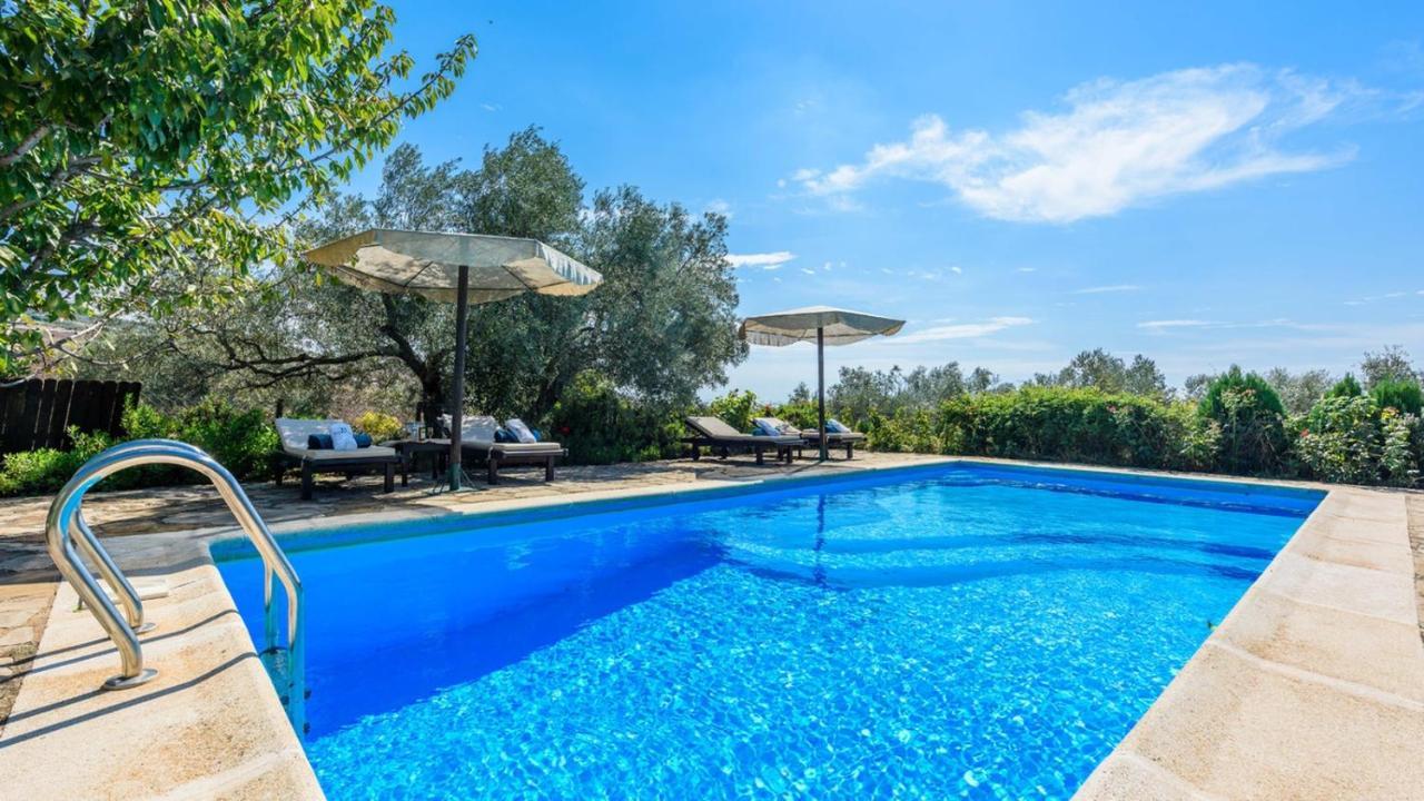 Villa Cereza Antequera La Higuera by Ruralidays — 4-Star Luxury Hotel in Antequera, Spain