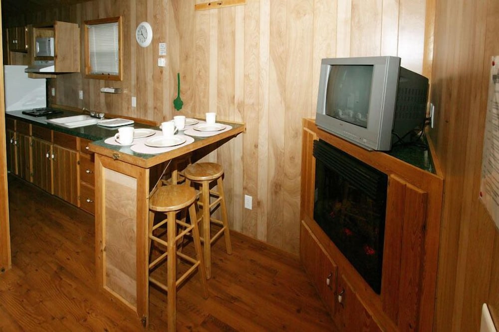 Arrowhead Resort Campground - photo 17