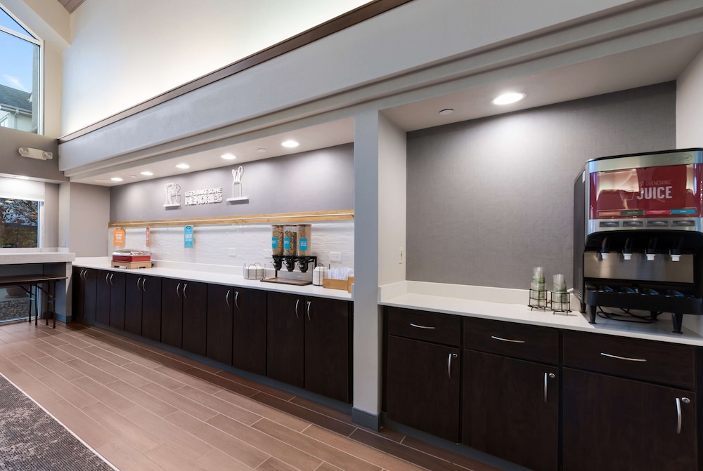 Hampton Inn & Suites Chicago Hoffman Estates - photo 42