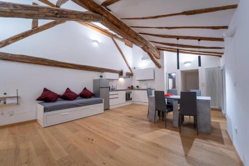 Realkasa Santo Stefano 46 Apt — 4-Star Luxury Hotel in Bologna, Italy