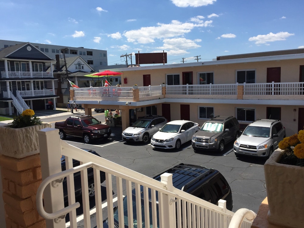 The Coral Sands Motel - photo 55