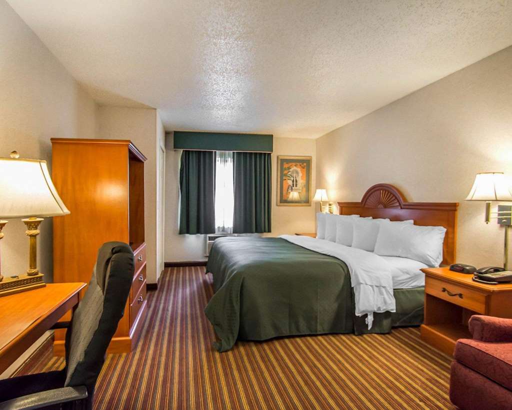 Quality Inn & Suites at Tropicana Field - photo 41