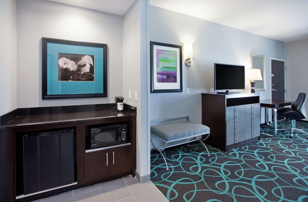 Hampton Inn Kearney - photo 16