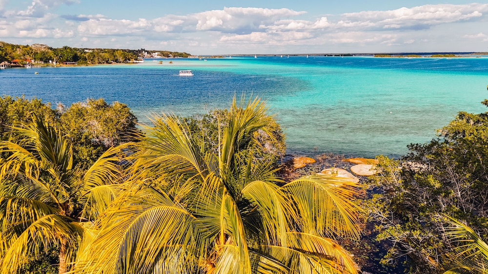 Azulea Bacalar Hotel & Spa Lagoon Front