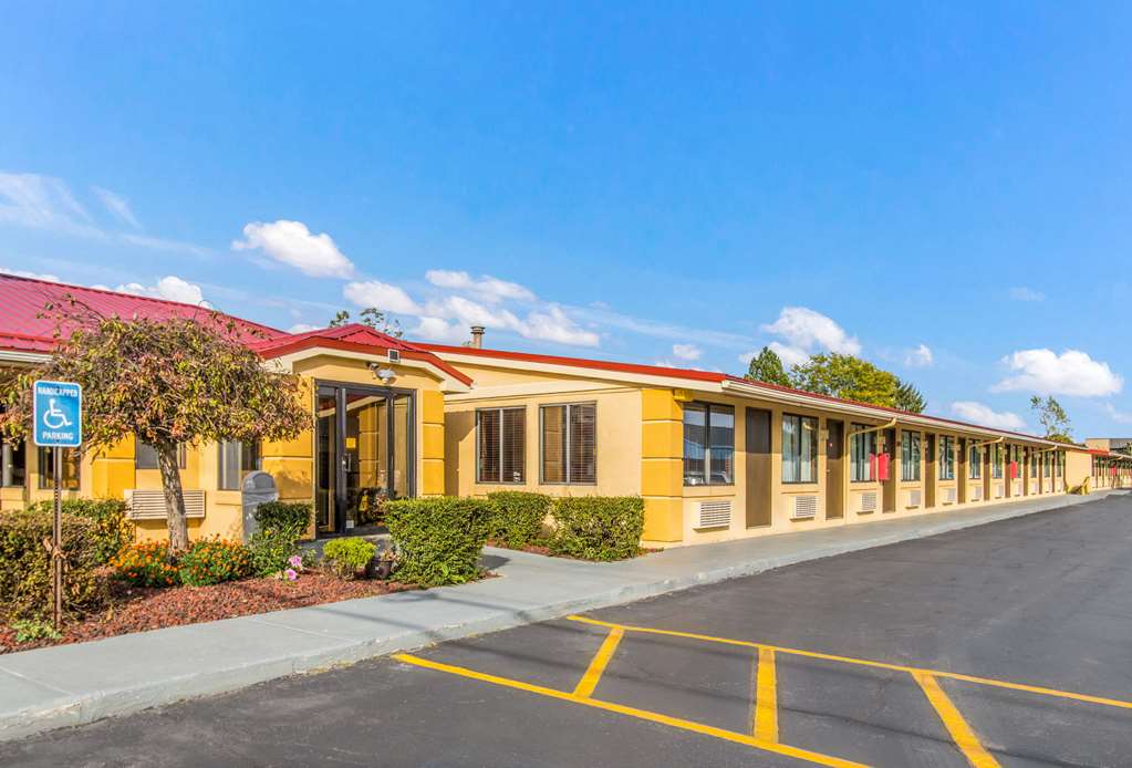 Econo Lodge Norwalk - photo 6