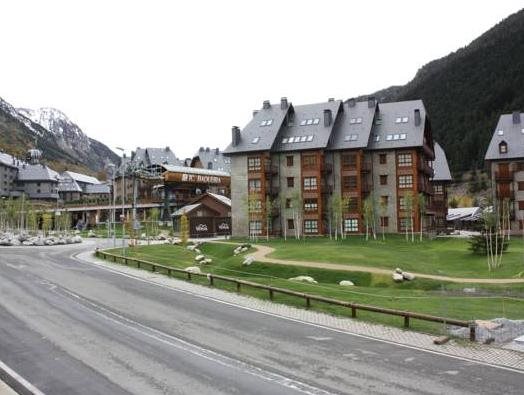 Luderna Apartamento Val de Ruda A9 Peülla — 4-Star Luxury Hotel in Vielha, Spain