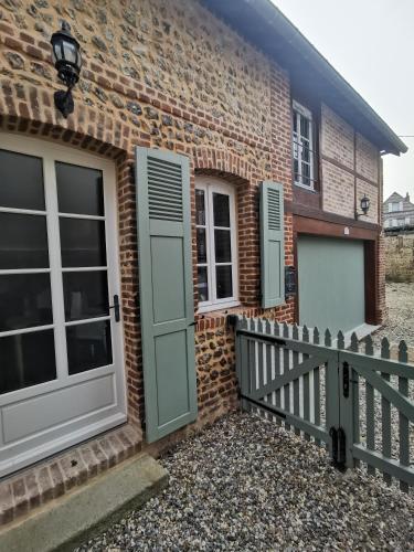 Le Clos Des Tempetes in Etretat, France