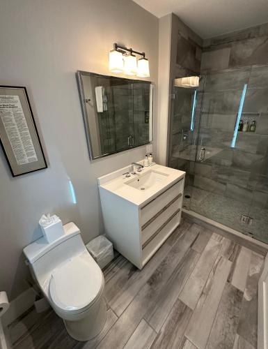 Entire Modern 7 Unit 7 Bath Boutique Inn - photo 31