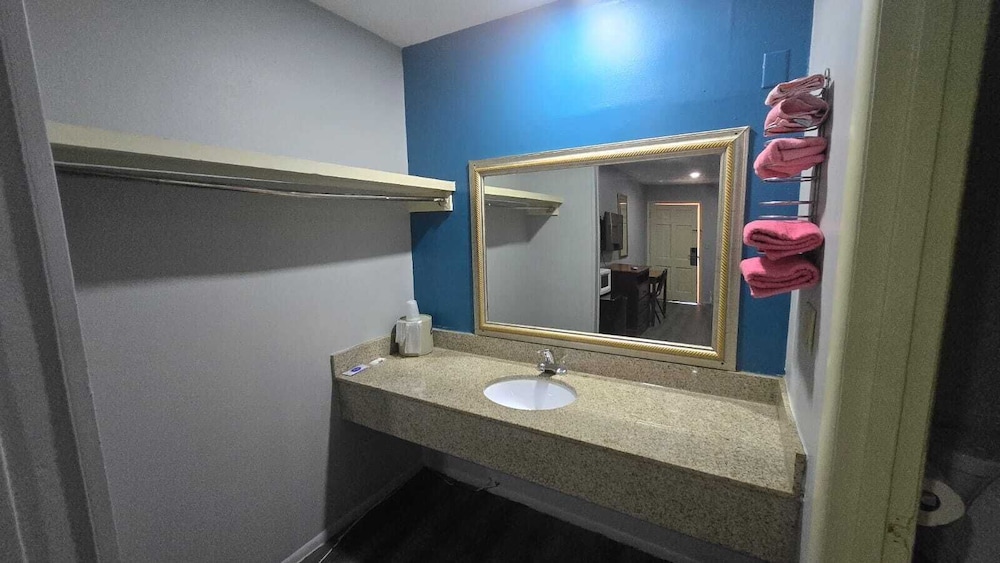 Jeffersonian Motor Inn - photo 19