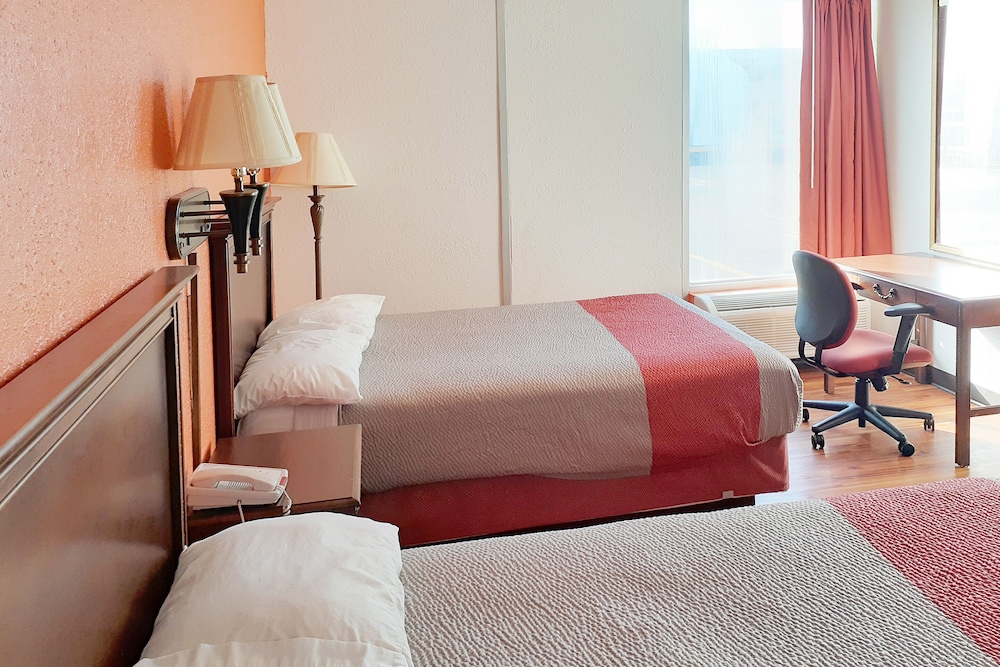 OYO Hotel Mona Lake Muskegon - photo 9