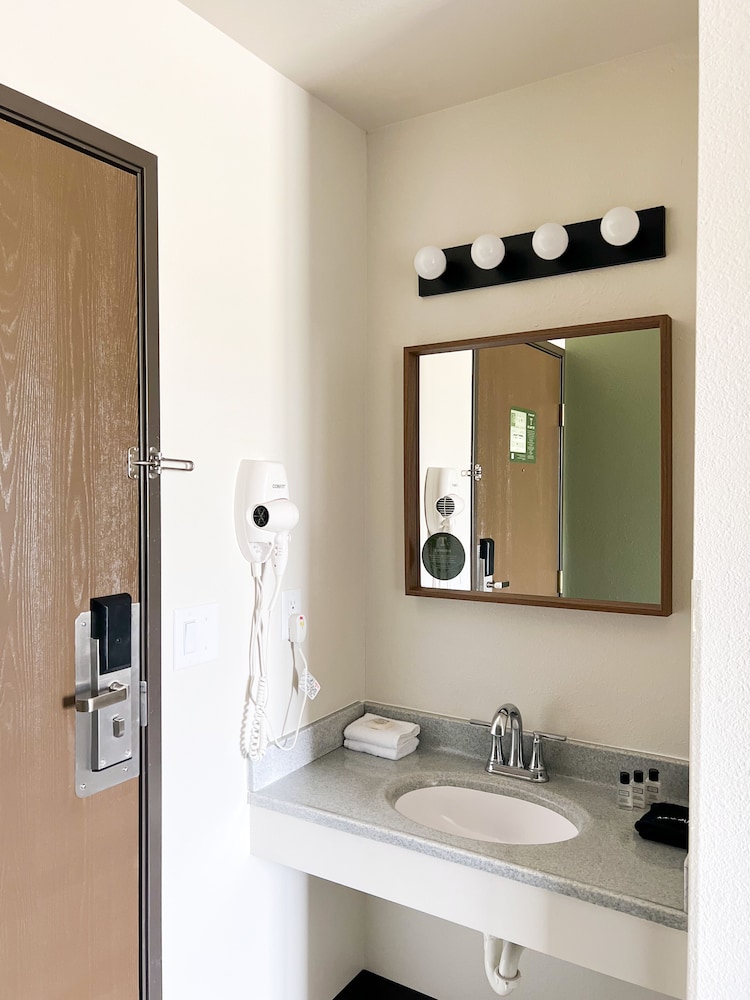 Travelodge by Wyndham Atlanta Illinois - photo 12