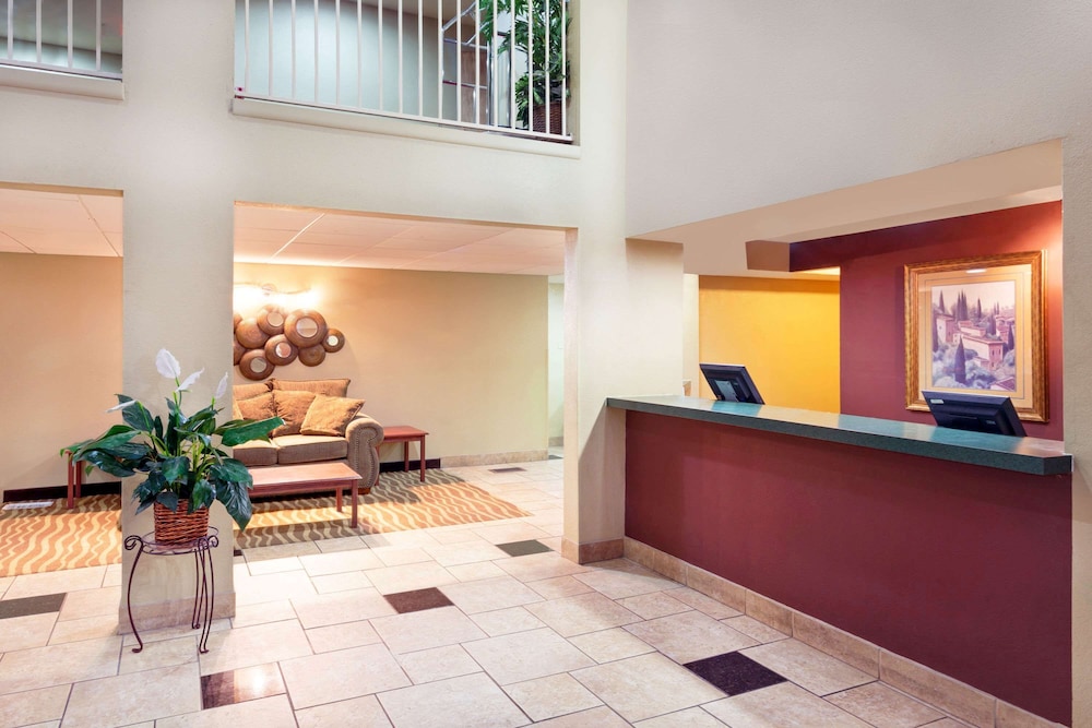 Rodeway Inn & Suites Chandler Phoenix South I 10 - photo 2