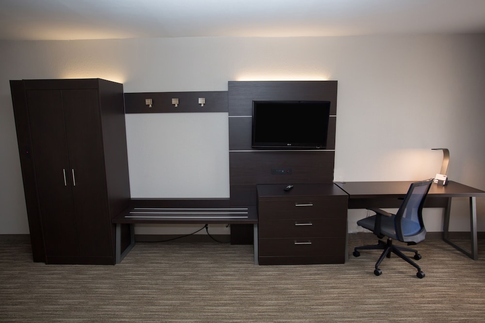 Holiday Inn Express Wilmington by IHG - photo 36