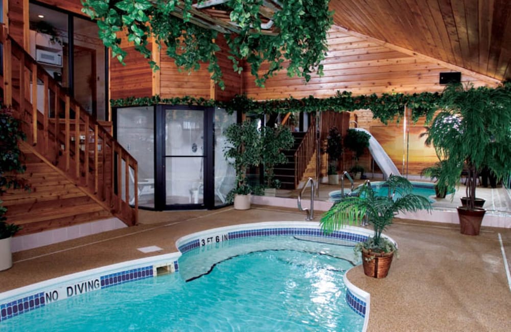 Sybaris Pool Suites Indianapolis - photo 28