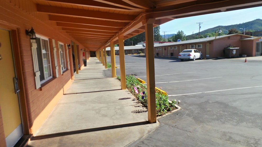 Relax Inn of Yreka - photo 36