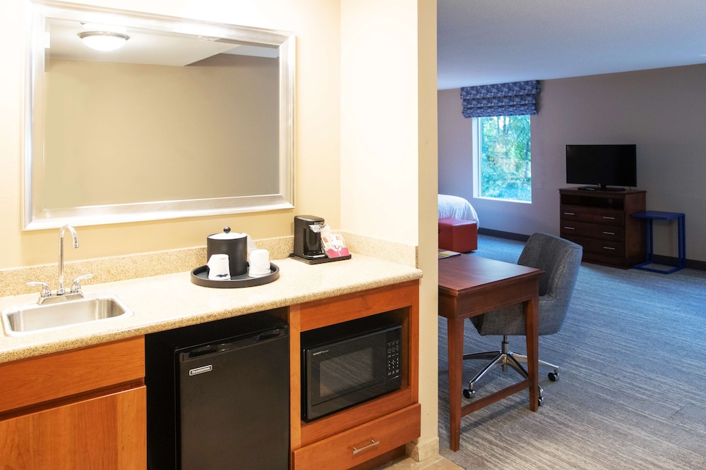 Hampton Inn Gloucester - photo 19
