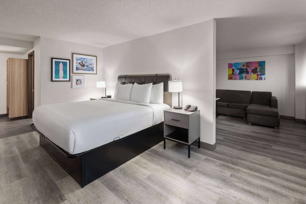 La Quinta Inn & Suites Washington DC Capital NoMA - photo 20