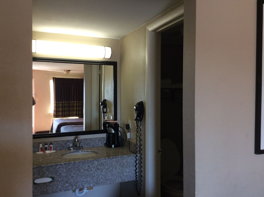 Super 8 by Wyndham Chattanooga East Ridge - photo 43