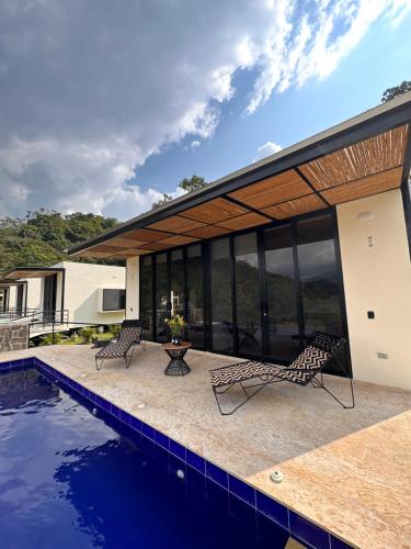 Wayma House — 5-Star Luxury Hotel in Villeta, Colombia