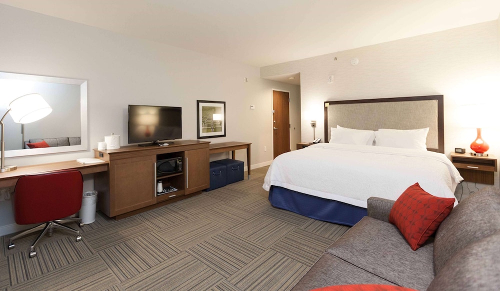 Hampton Inn Emerson LakePoint - photo 11