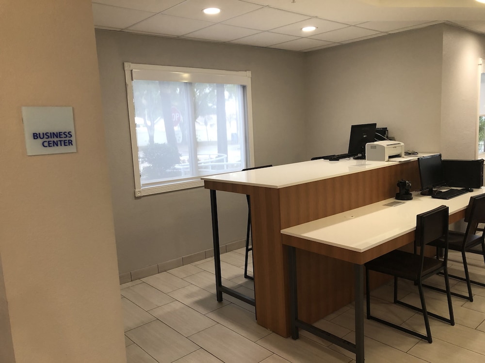 Holiday Inn Express & Suites West Palm Beach Metrocentre by IHG - photo 87
