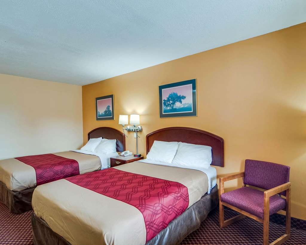Econo Lodge Near Bluefield College - photo 9