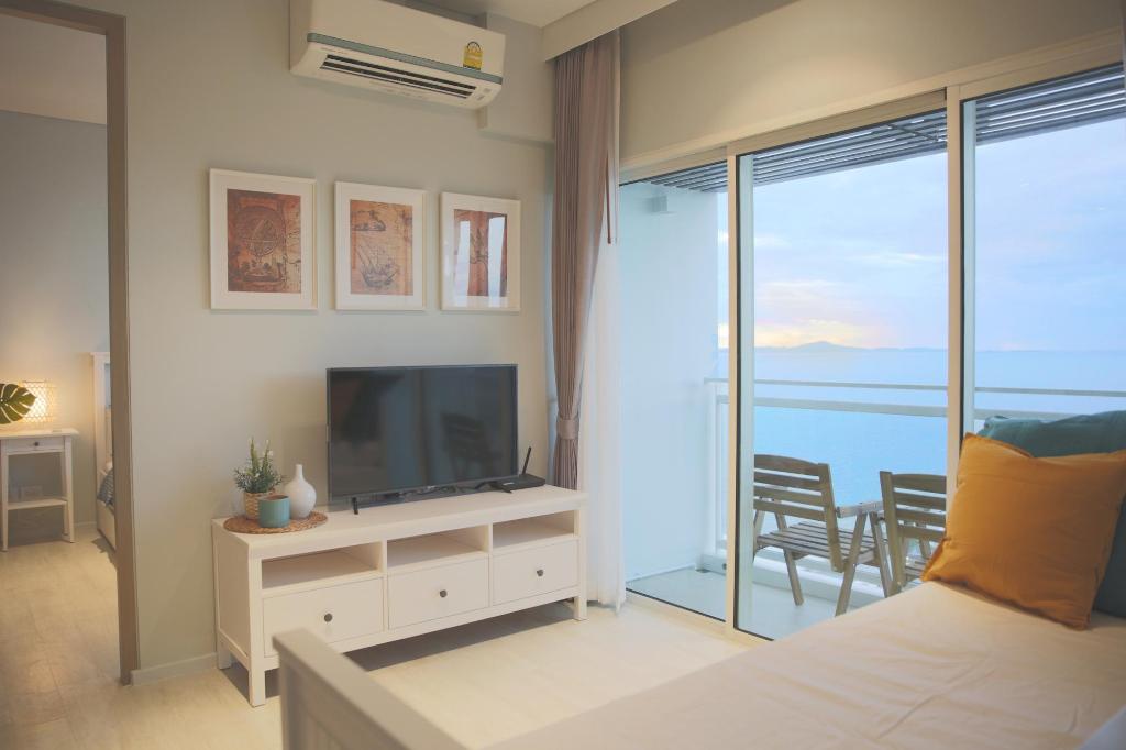 Stunning Sunset on 30th Floor Beach Front@Veranda — 4-Star Luxury Hotel in Pattaya, Thailand