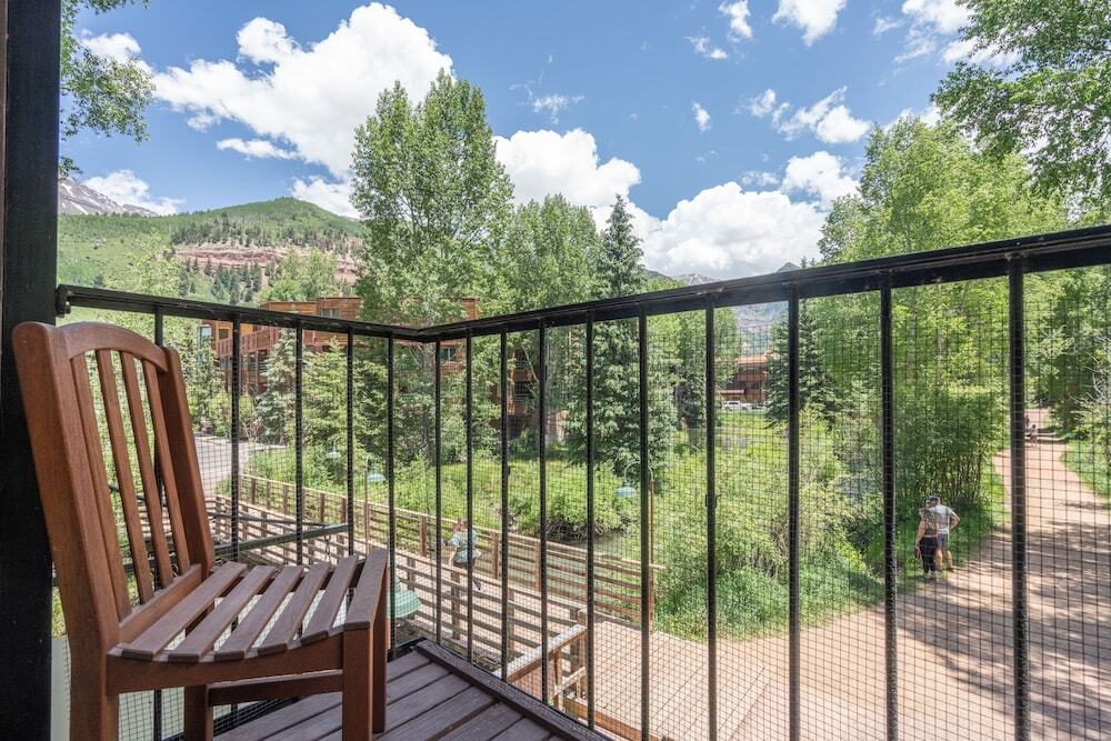 Manitou Lodge 5 Hotel Room by Alpine Lodging Telluride - photo 8