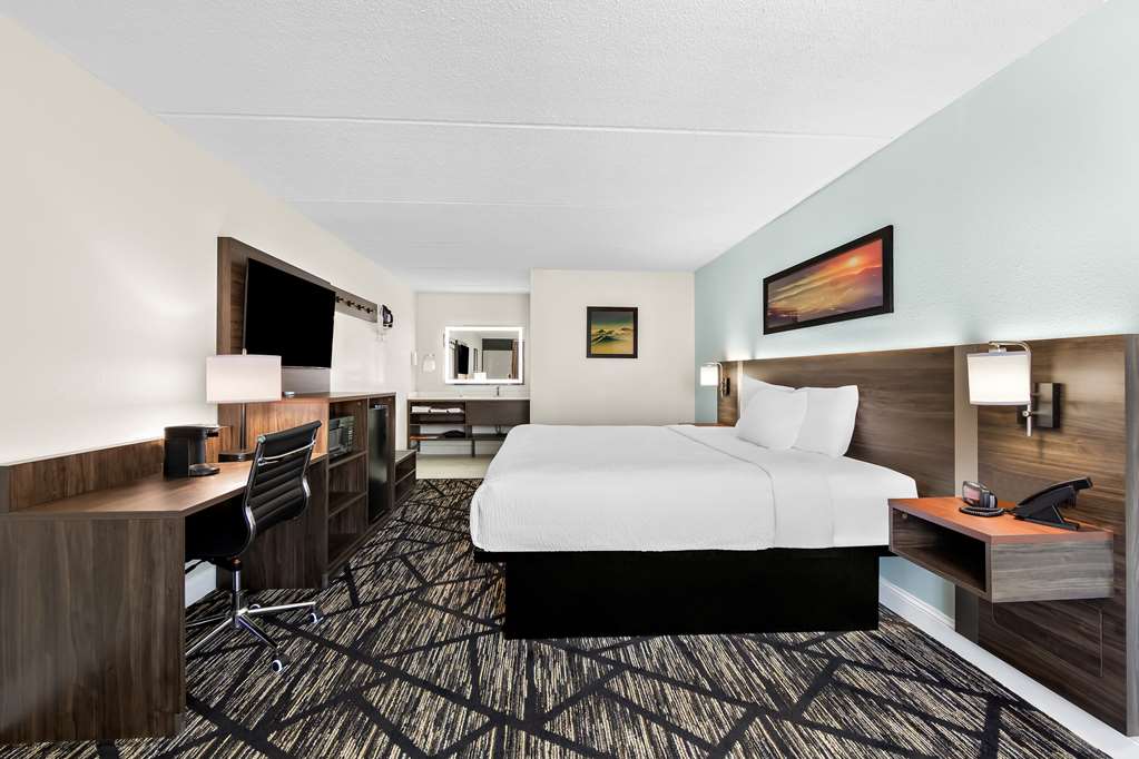 Clarion Inn & Suites near the Leconte Center Pigeon Forge - photo 10