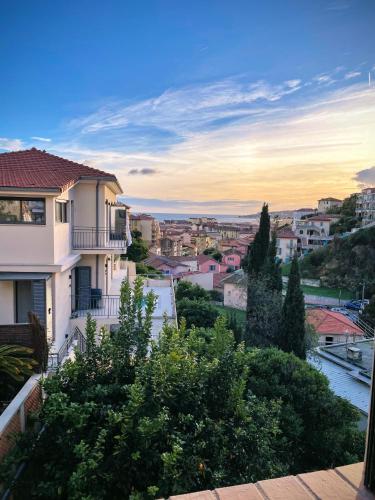 Cocon 4 Pers Vue Mer in Menton, France