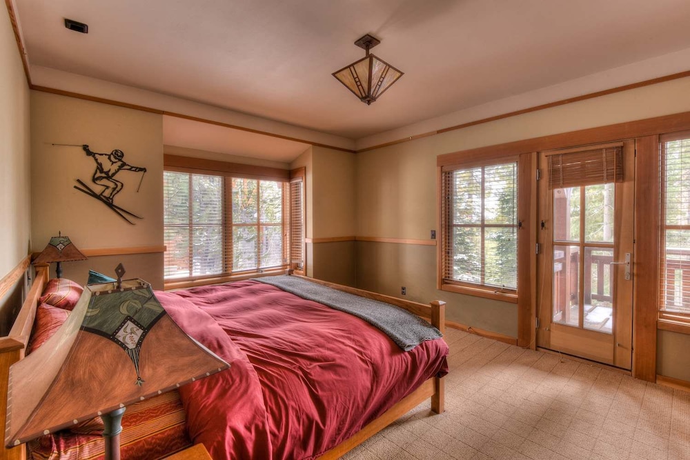 Luxury Northstar Palace w Hot Tub & Games - photo 6