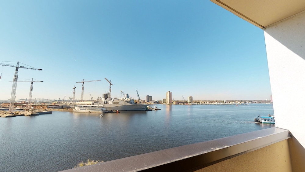 Sheraton Norfolk Waterside Hotel - photo 23
