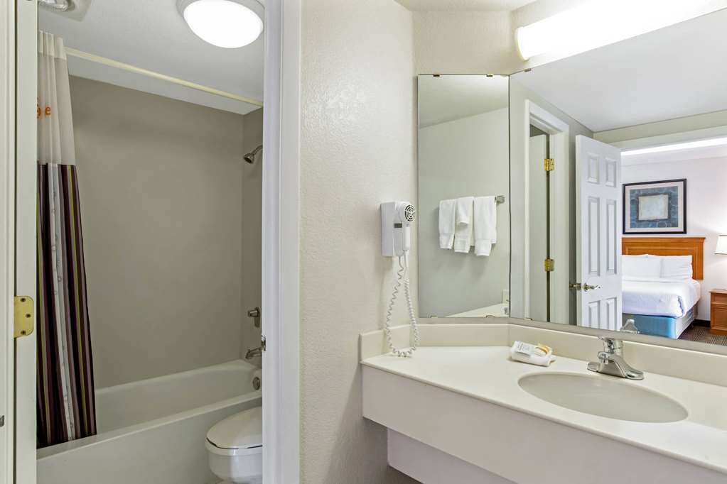 La Quinta Inn by Wyndham Denver Northglenn - photo 37